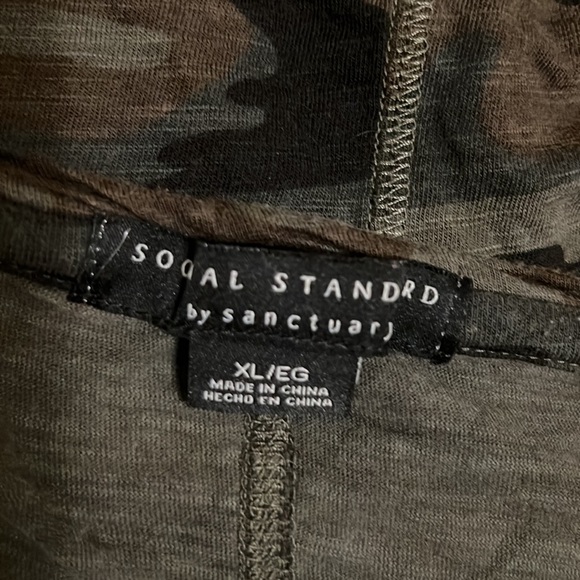 Women’s SOCIAL STANDARD by Sanctuary, Army Print Top, Multi Colors, Size XL - Picture 3 of 4